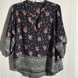 Zenobia Women’s Black Floral Plus 1X Boho Blouse Print Roll Tab Sleeve Tunic Top